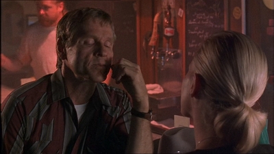 ROSWELL_-_E1X07_RIVER_DOG_369.jpg