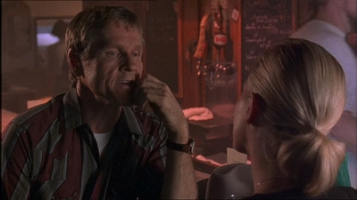 ROSWELL_-_E1X07_RIVER_DOG_372.jpg