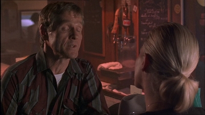 ROSWELL_-_E1X07_RIVER_DOG_373.jpg