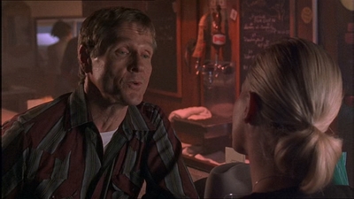 ROSWELL_-_E1X07_RIVER_DOG_374.jpg