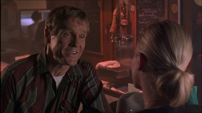 ROSWELL_-_E1X07_RIVER_DOG_376.jpg