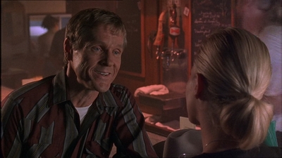 ROSWELL_-_E1X07_RIVER_DOG_378.jpg