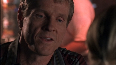 ROSWELL_-_E1X07_RIVER_DOG_382.jpg