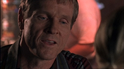 ROSWELL_-_E1X07_RIVER_DOG_383.jpg