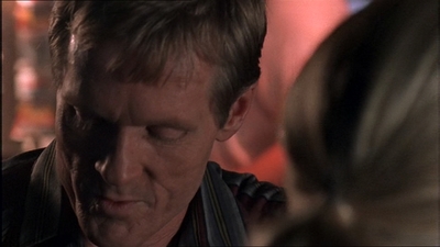 ROSWELL_-_E1X07_RIVER_DOG_385.jpg