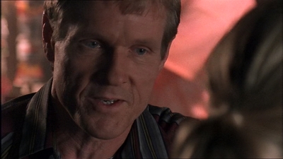 ROSWELL_-_E1X07_RIVER_DOG_388.jpg