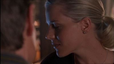 ROSWELL_-_E1X07_RIVER_DOG_389.jpg