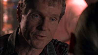 ROSWELL_-_E1X07_RIVER_DOG_391.jpg