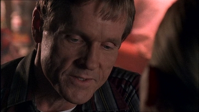 ROSWELL_-_E1X07_RIVER_DOG_394.jpg