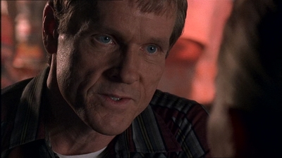 ROSWELL_-_E1X07_RIVER_DOG_398.jpg
