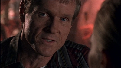 ROSWELL_-_E1X07_RIVER_DOG_399.jpg