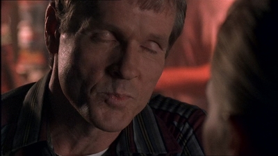 ROSWELL_-_E1X07_RIVER_DOG_401.jpg