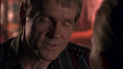 ROSWELL_-_E1X07_RIVER_DOG_402.jpg