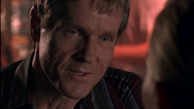 ROSWELL_-_E1X07_RIVER_DOG_403.jpg