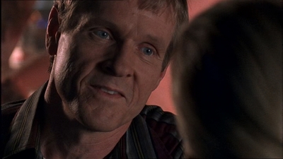 ROSWELL_-_E1X07_RIVER_DOG_406.jpg