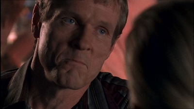 ROSWELL_-_E1X07_RIVER_DOG_407.jpg