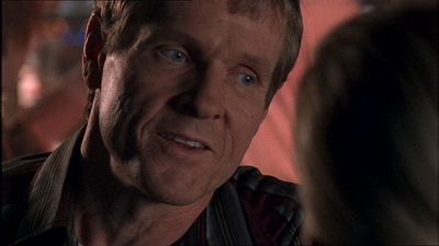 ROSWELL_-_E1X07_RIVER_DOG_408.jpg