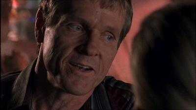 ROSWELL_-_E1X07_RIVER_DOG_409.jpg