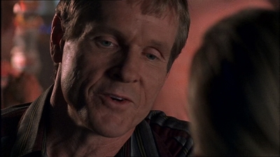 ROSWELL_-_E1X07_RIVER_DOG_410.jpg