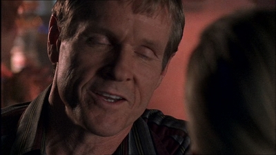 ROSWELL_-_E1X07_RIVER_DOG_411.jpg