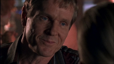 ROSWELL_-_E1X07_RIVER_DOG_414.jpg