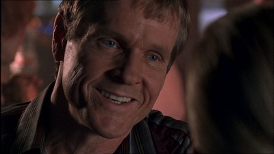 ROSWELL_-_E1X07_RIVER_DOG_415.jpg
