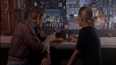 ROSWELL_-_E1X07_RIVER_DOG_416.jpg