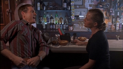 ROSWELL_-_E1X07_RIVER_DOG_418.jpg