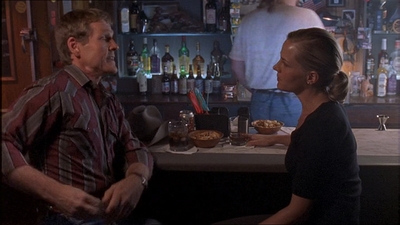 ROSWELL_-_E1X07_RIVER_DOG_420.jpg