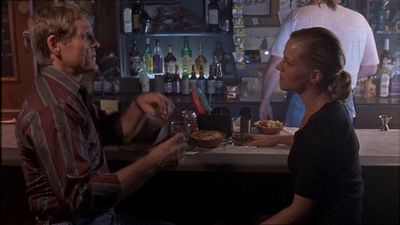 ROSWELL_-_E1X07_RIVER_DOG_421.jpg