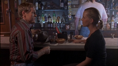 ROSWELL_-_E1X07_RIVER_DOG_423.jpg