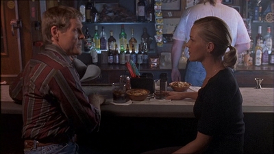 ROSWELL_-_E1X07_RIVER_DOG_425.jpg
