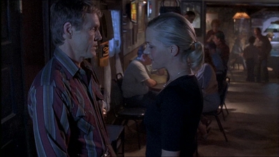 ROSWELL_-_E1X07_RIVER_DOG_427.jpg