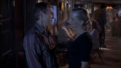 ROSWELL_-_E1X07_RIVER_DOG_429.jpg