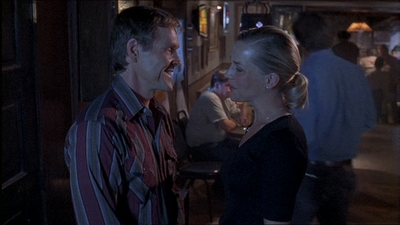 ROSWELL_-_E1X07_RIVER_DOG_436.jpg