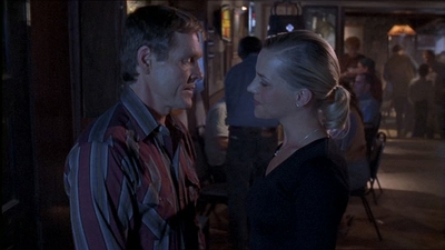ROSWELL_-_E1X07_RIVER_DOG_439.jpg