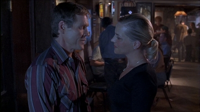ROSWELL_-_E1X07_RIVER_DOG_440.jpg