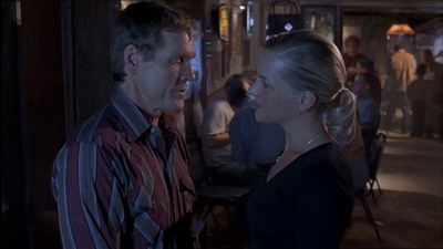 ROSWELL_-_E1X07_RIVER_DOG_441.jpg