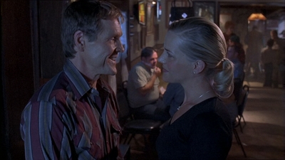 ROSWELL_-_E1X07_RIVER_DOG_444.jpg