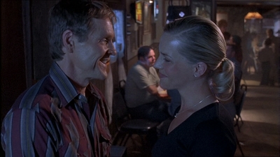 ROSWELL_-_E1X07_RIVER_DOG_446.jpg