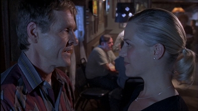 ROSWELL_-_E1X07_RIVER_DOG_452.jpg