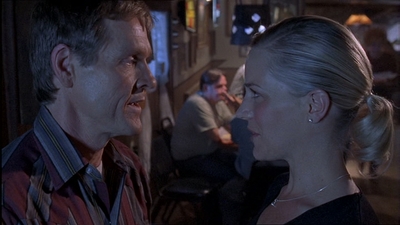 ROSWELL_-_E1X07_RIVER_DOG_453.jpg