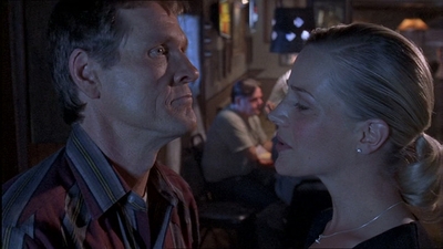 ROSWELL_-_E1X07_RIVER_DOG_459.jpg