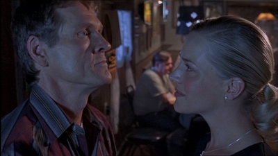 ROSWELL_-_E1X07_RIVER_DOG_461.jpg