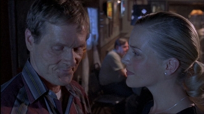 ROSWELL_-_E1X07_RIVER_DOG_465.jpg
