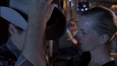 ROSWELL_-_E1X07_RIVER_DOG_467.jpg