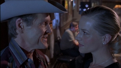 ROSWELL_-_E1X07_RIVER_DOG_468.jpg