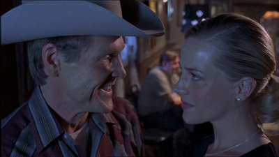 ROSWELL_-_E1X07_RIVER_DOG_469.jpg