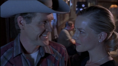 ROSWELL_-_E1X07_RIVER_DOG_470.jpg