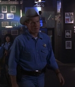 ROSWELL_-_E1X07_RIVER_DOG_034.jpg